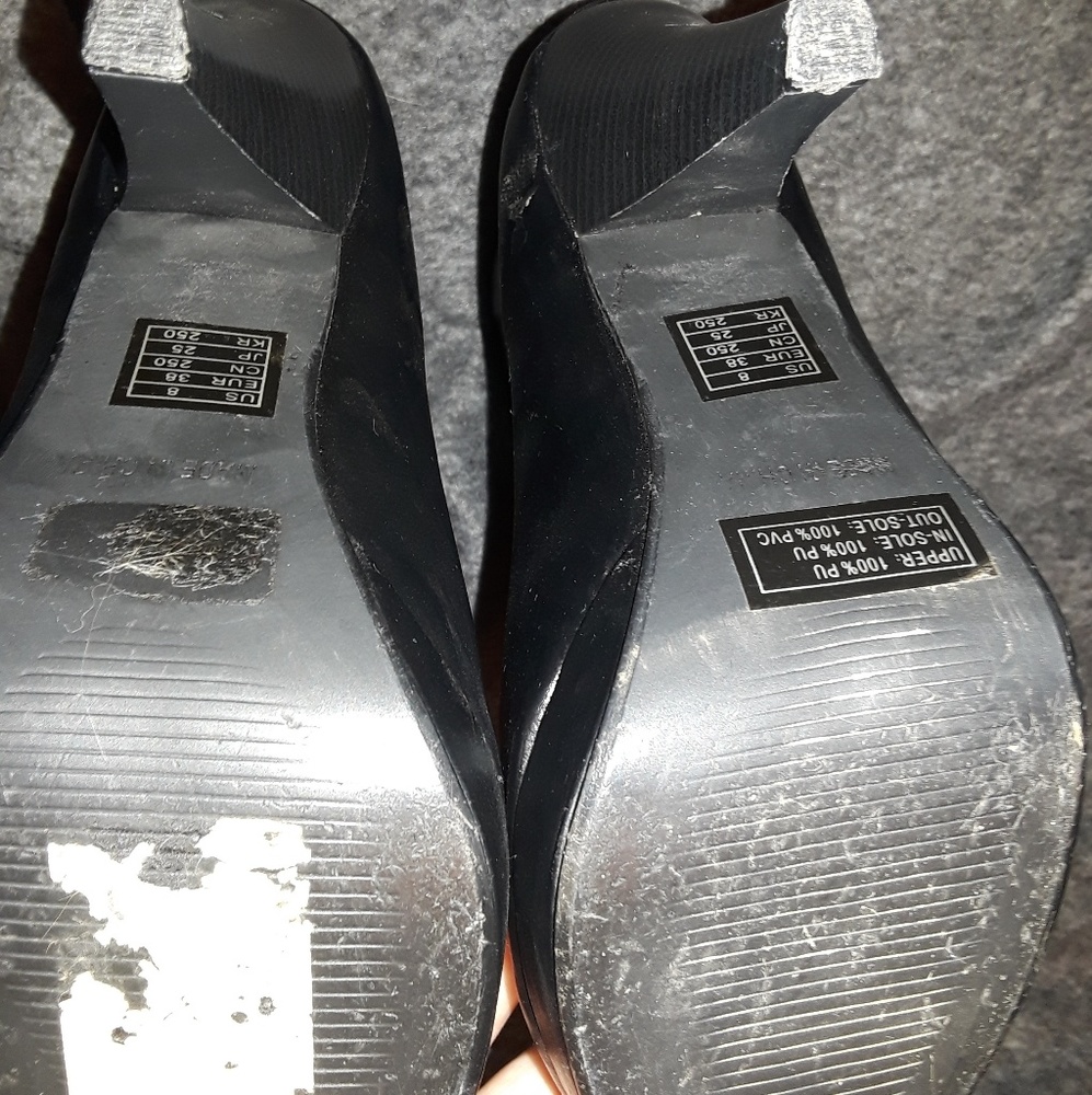 Heeled black boots - Picture 3 of 4